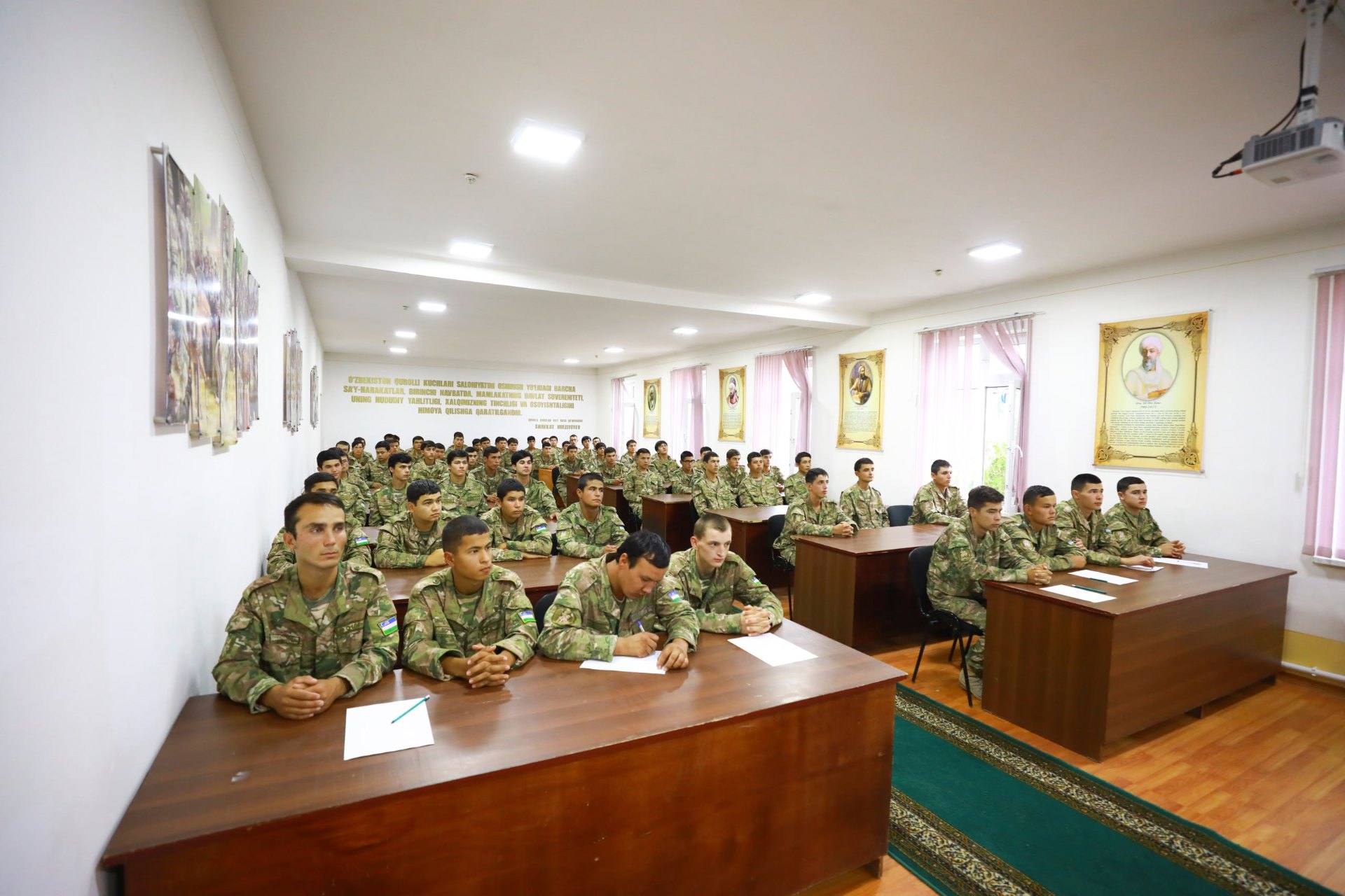 Xorazm viloyati Yoshlar ishlari boshqarmasi boshlig‘i Bobur Olimov “Jasorat maktabi”ning 3-mavsumida ishtirok etayotgan yoshlar bilan uchrashdi.