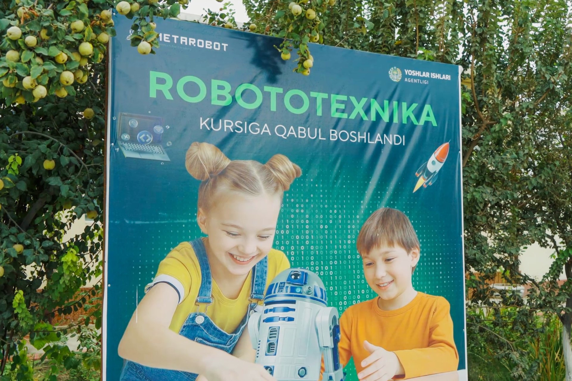 Gurlan tumanidagi tashrifning navbatdagi manzili robototexnika o‘quv kursi bo‘ldi.